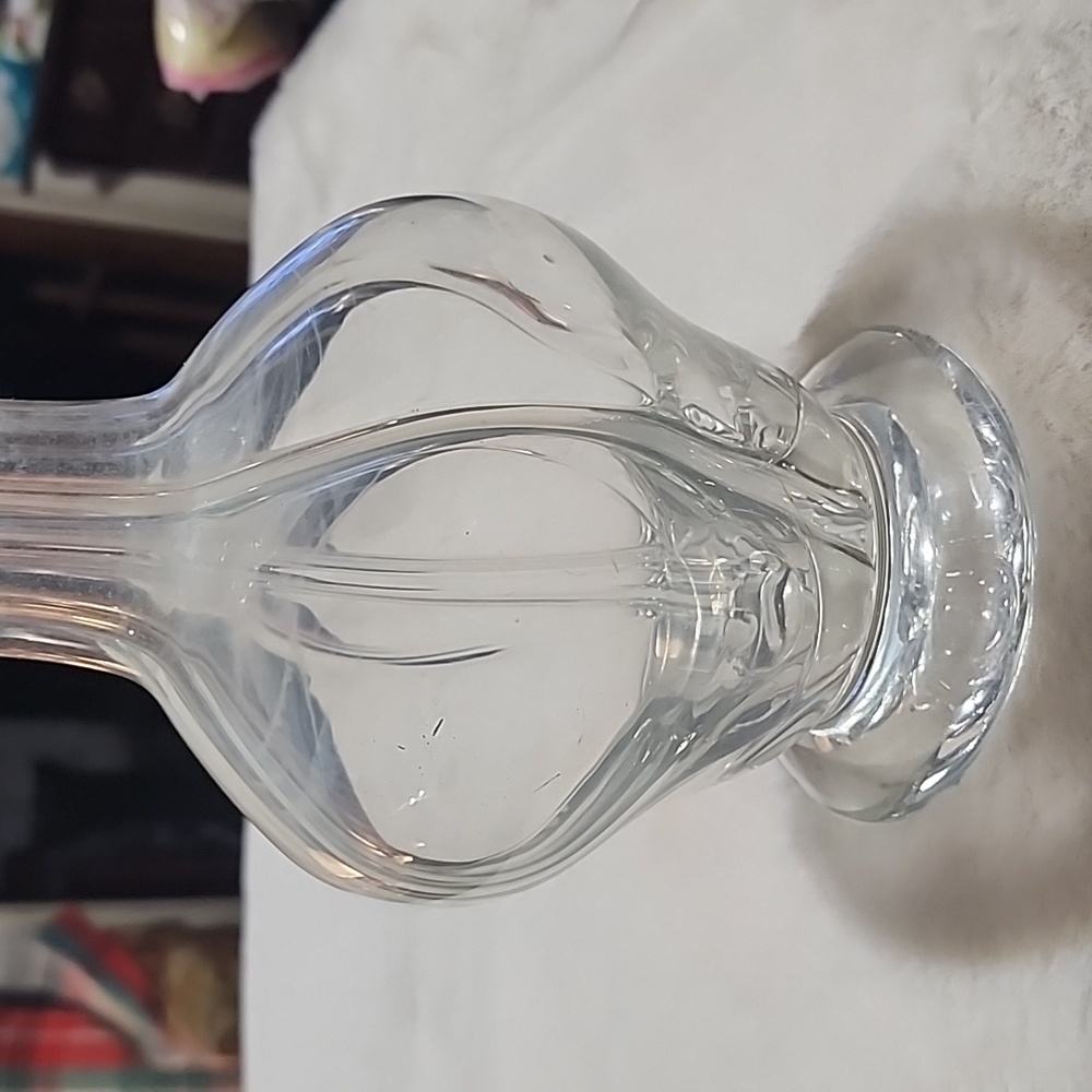 VINTAGE  HEAVYWEIGHT  CLEAR GLASS FLOWER VASE. - Picture 2 of 6